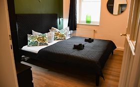 Moderne Ferienwohnung In Direkter Naehe Zur Uni, Netflix Gratis, Wlan, Waschmaschine, Geschirrspueler, Zentrum,